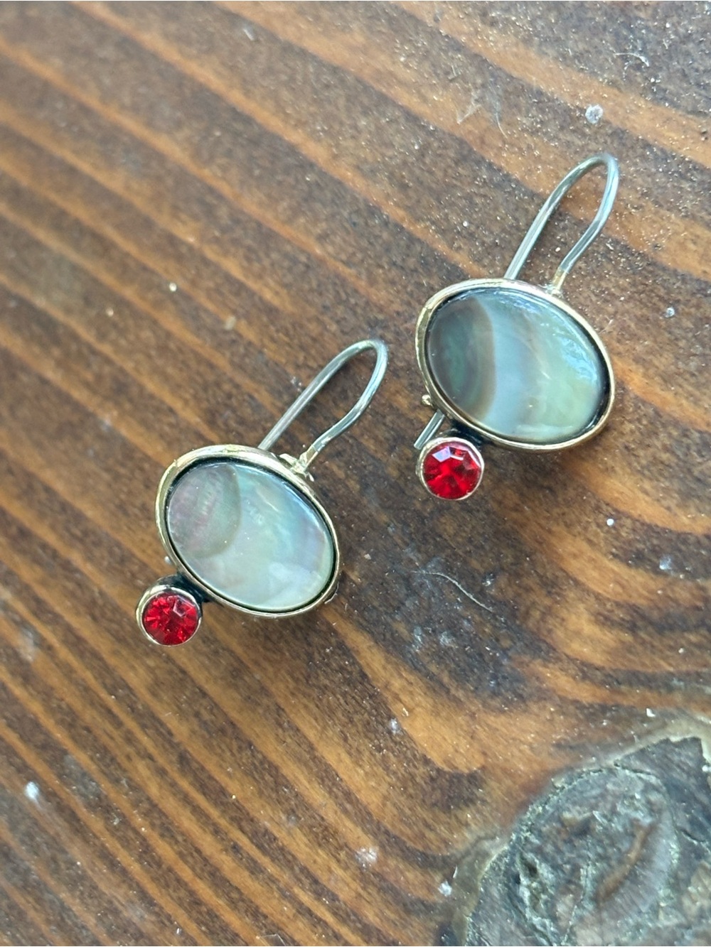 Vintage Liz Claiborne Mother of Pearl Drop Earrings